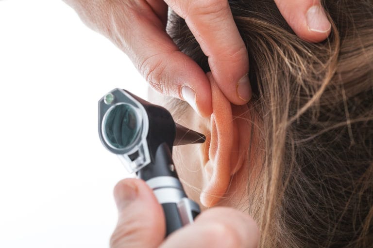 Czyrak ucha - objawy, przyczyny, leczenie