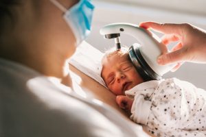 przesiewowe badanie słuchu u noworodka